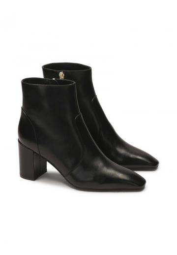 Туфли на высоком каблуке