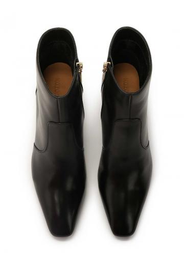 Туфли на высоком каблуке