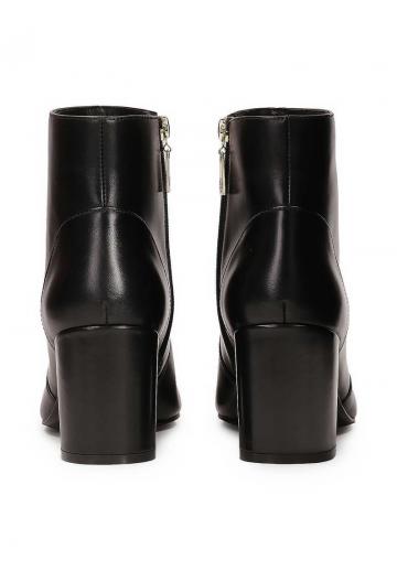 Туфли на высоком каблуке