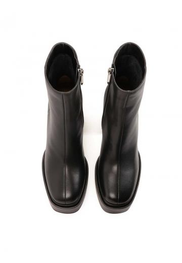 Полусапожки на высоком каблуке