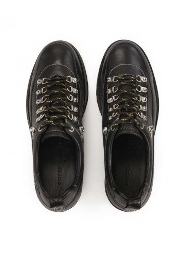 Ботинки на шнуровке