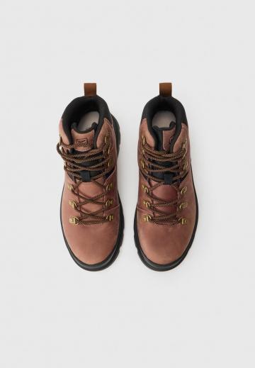 Ботинки на шнуровке