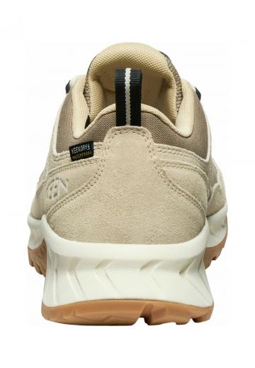 Походные кроссовки