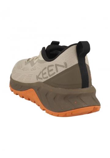 Походные кроссовки