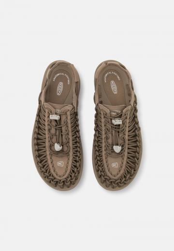 Спортивные сандалии