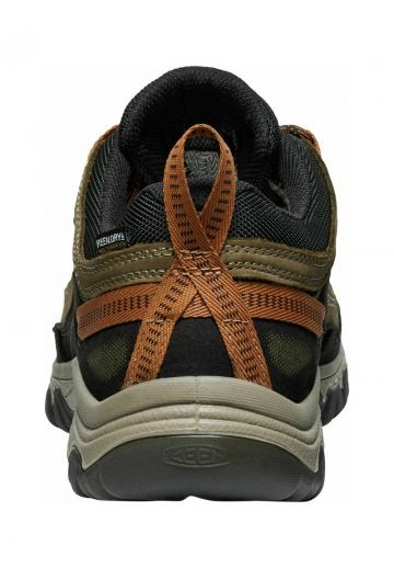 Походные кроссовки