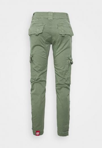 Брюки с накладными карманами