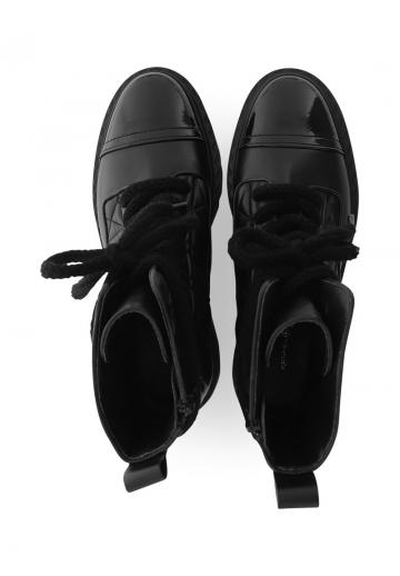 Ботинки на шнуровке