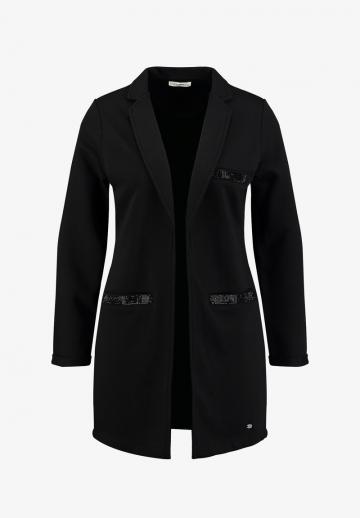 Короткое пальто