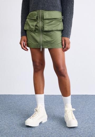 Юбка с накладными карманами