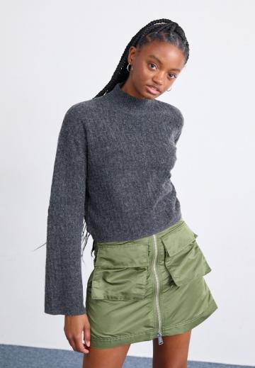 Юбка с накладными карманами