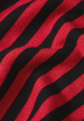 Пуловер в полоску