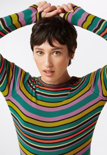 Пуловер в полоску