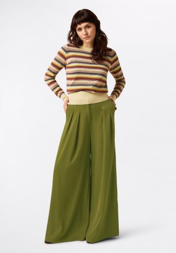 Пуловер в полоску