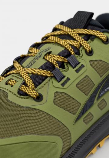 Походные кроссовки