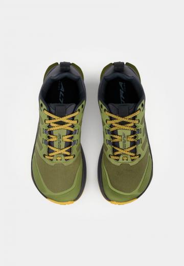 Походные кроссовки