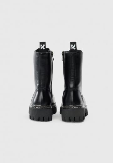 Ботинки на шнуровке