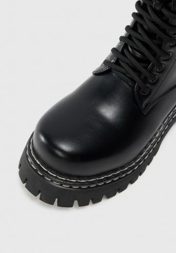 Ботинки на шнуровке