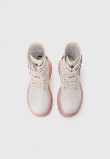 Ботинки на шнуровке