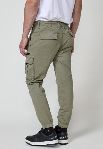 Брюки с накладными карманами