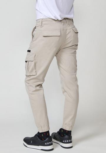 Брюки с накладными карманами