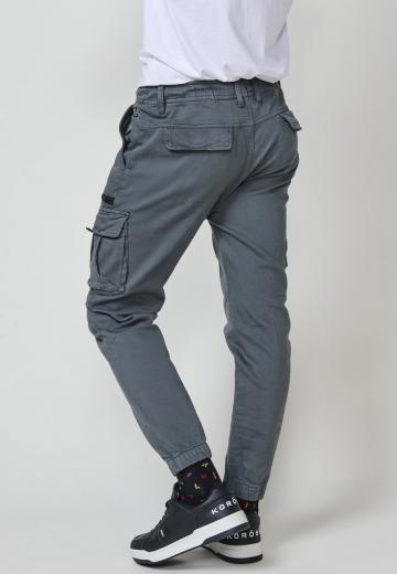 Брюки с накладными карманами