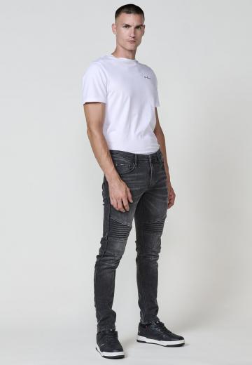 Узкие джинсы