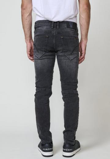 Узкие джинсы