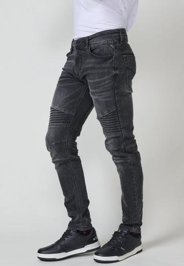 Узкие джинсы