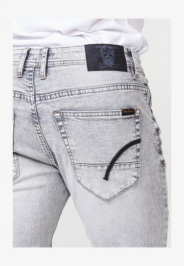 Узкие джинсы