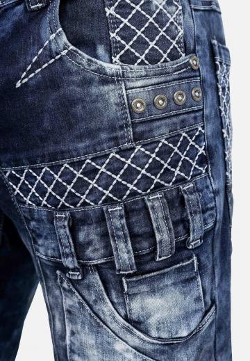 Прямые джинсы