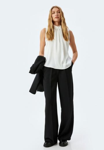 Блузка без рукавов