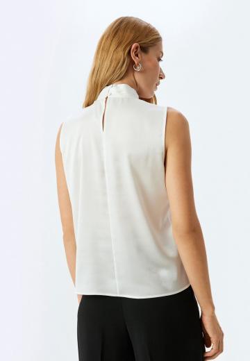 Блузка без рукавов