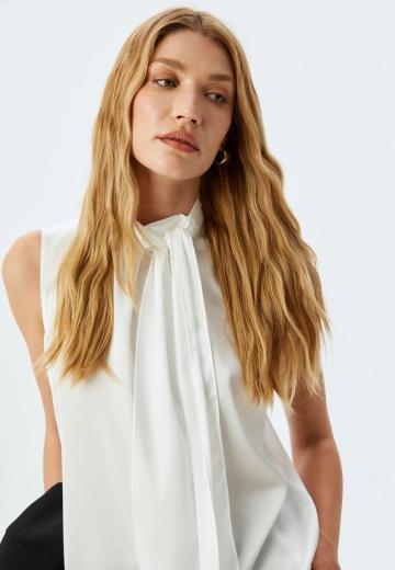 Блузка без рукавов