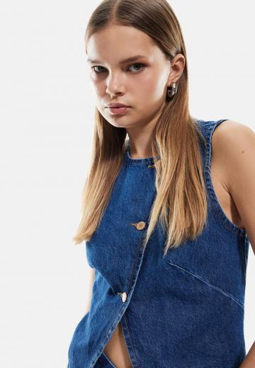 Джинсовая жилетка