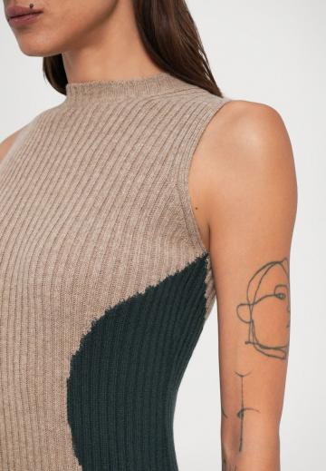 Вязаное платье