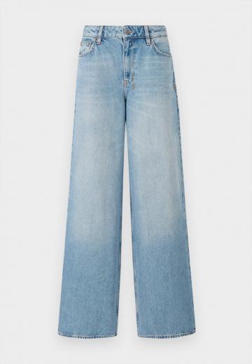 Свободные джинсы