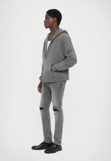 Узкие джинсы