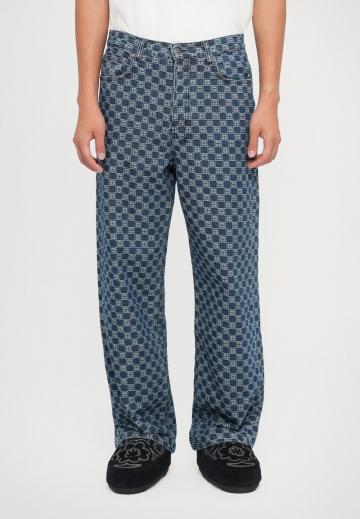 Прямые джинсы