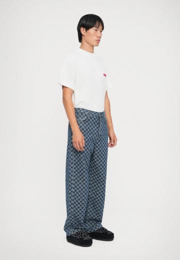 Прямые джинсы