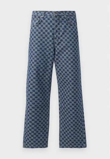 Прямые джинсы