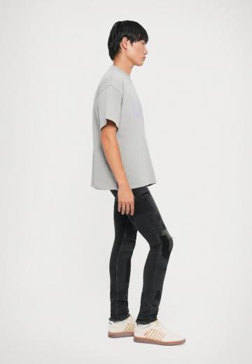 Узкие джинсы