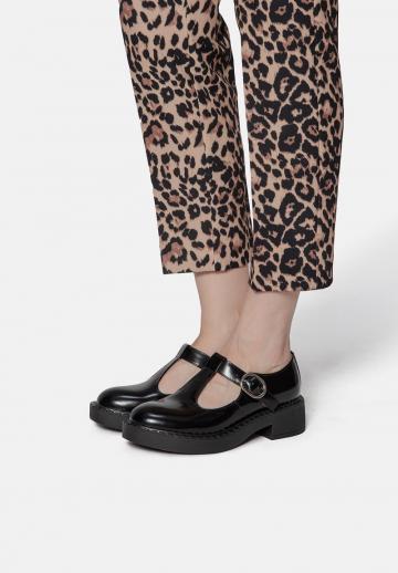 Туфли с высоким носом