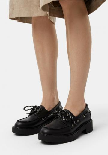 Туфли на шнуровке