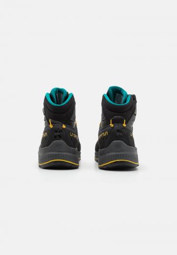 Походные ботинки