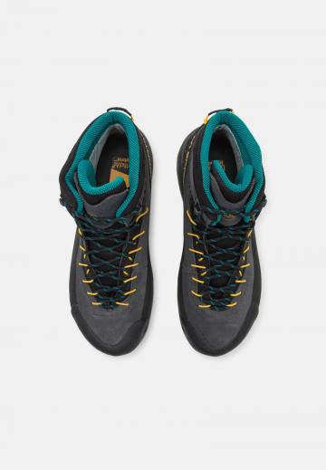 Походные ботинки