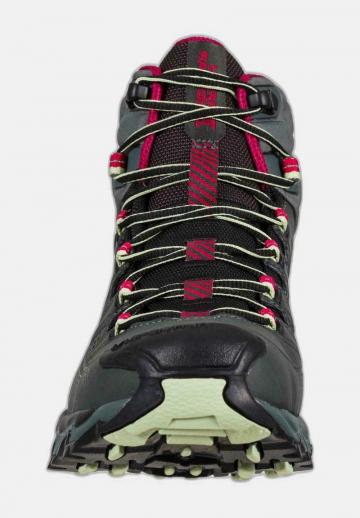 Спортивные сапоги