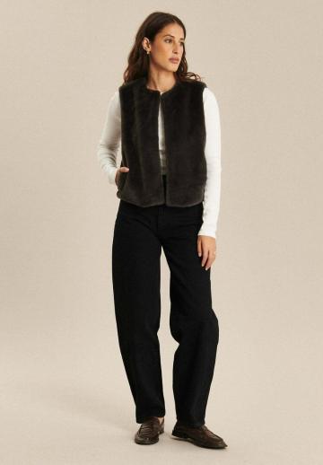 Пуховой жилет