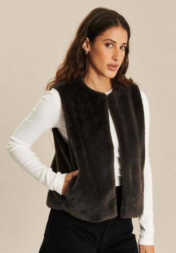 Пуховой жилет