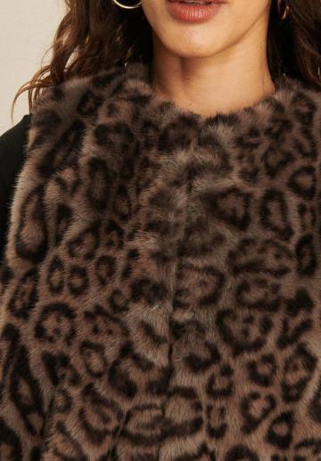 Пуховой жилет